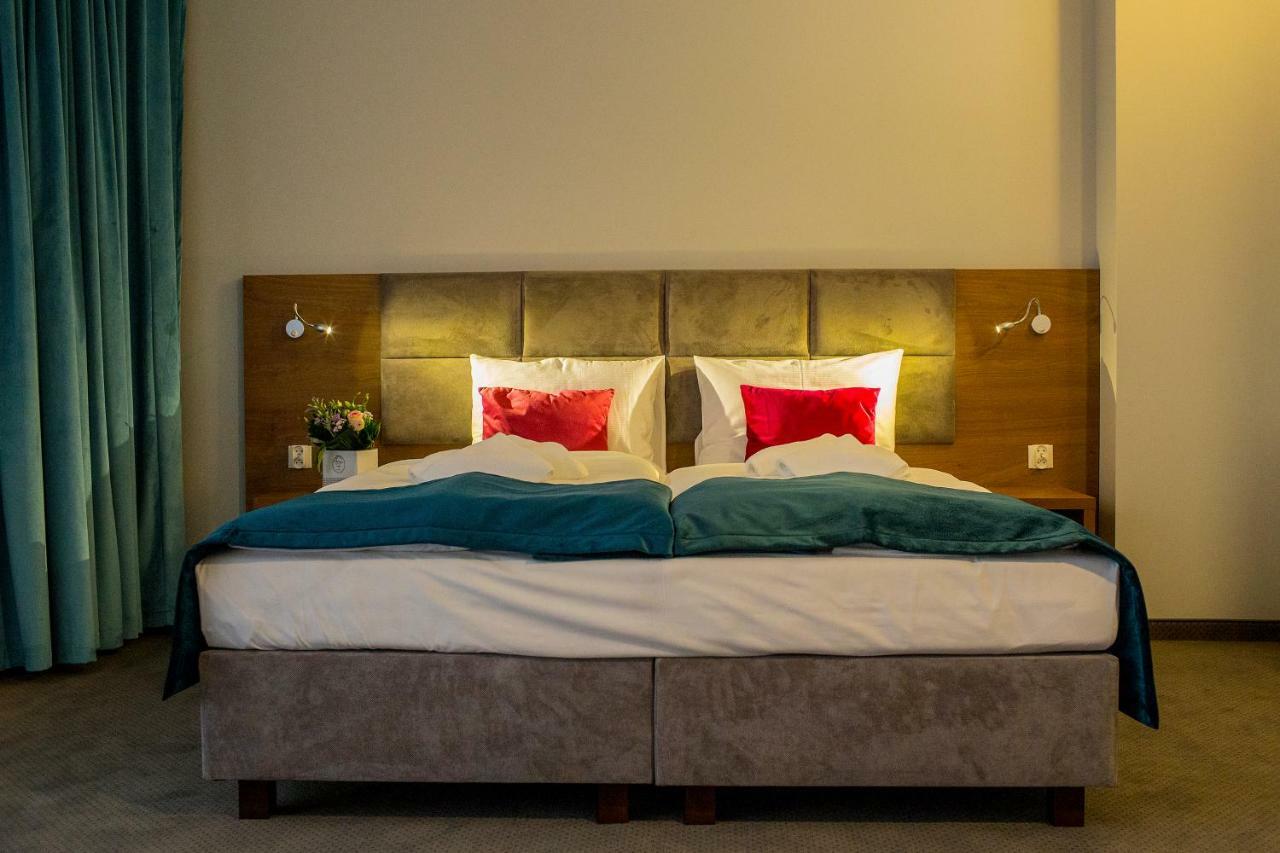 Stary Mlyn Hotel Swidnica  Luaran gambar