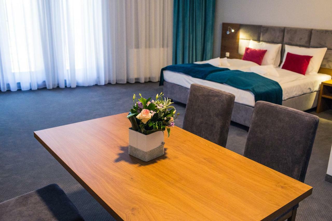 Stary Mlyn Hotel Swidnica  Luaran gambar